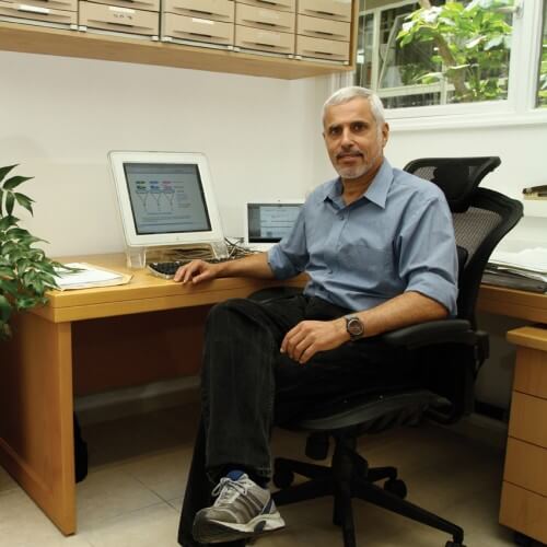 Prof. Gad Galili. green light. Photo: Weizmann Institute Spokesperson