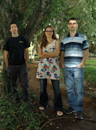 From the right: Eran Meek, Dr. Adi Stern and Dr. Rotem Sorek. Historical documentation. Photo: Weizmann Institute