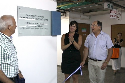 The Lot removal ceremony at the Imaging Center at the Faculty of Medicine at the Technion, September 2012: From right to left: Fred Altman, representative of the estate, Dr. Avital Stein, Professor Eliezer Shalu. Photo: Technion Spokesperson.