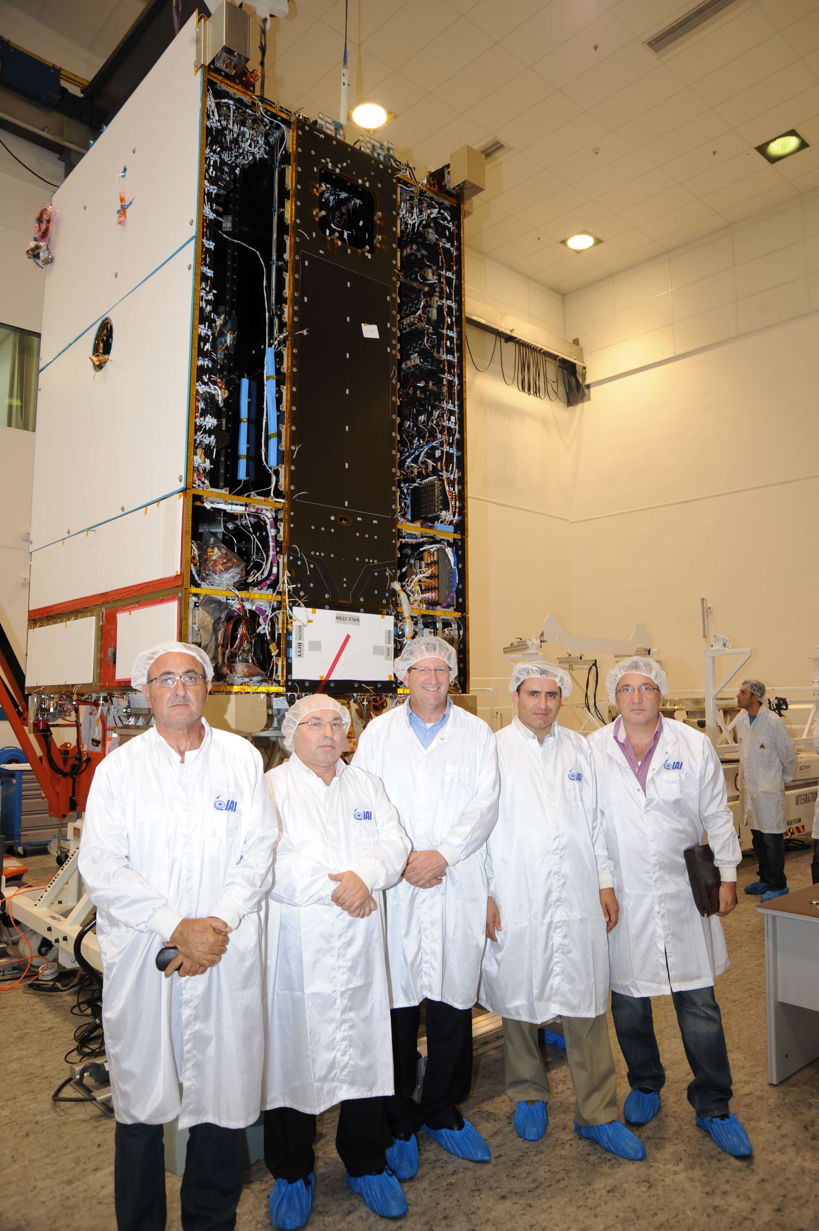 , from right to left: MK Robert Tibiev, MK Ze'ev Elkin - chairman of the committee, Ofer Doron, director of the space plant, MK Avraham Michaeli and MK Daniel Ben Simon, against the backdrop of the Amos 4 satellite of the Aerospace Industry.