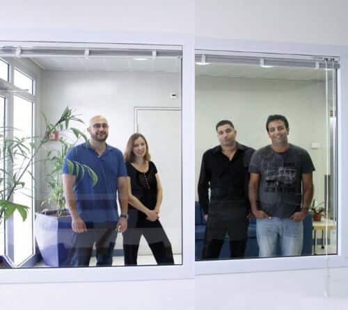 מימין: אוהד גפני, ד"ר עבד אלפתח מנסור, ד"ר נועה נוברשטרן וד"ר יעקוב חנא. תיכנות מחדש