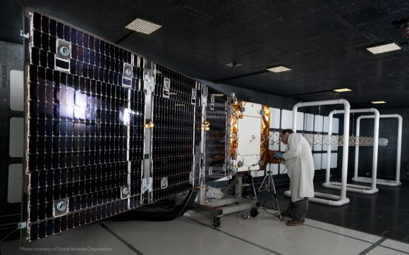 לווין OG2 בהכנה לקראת השיגור. צילום: אורבקום.