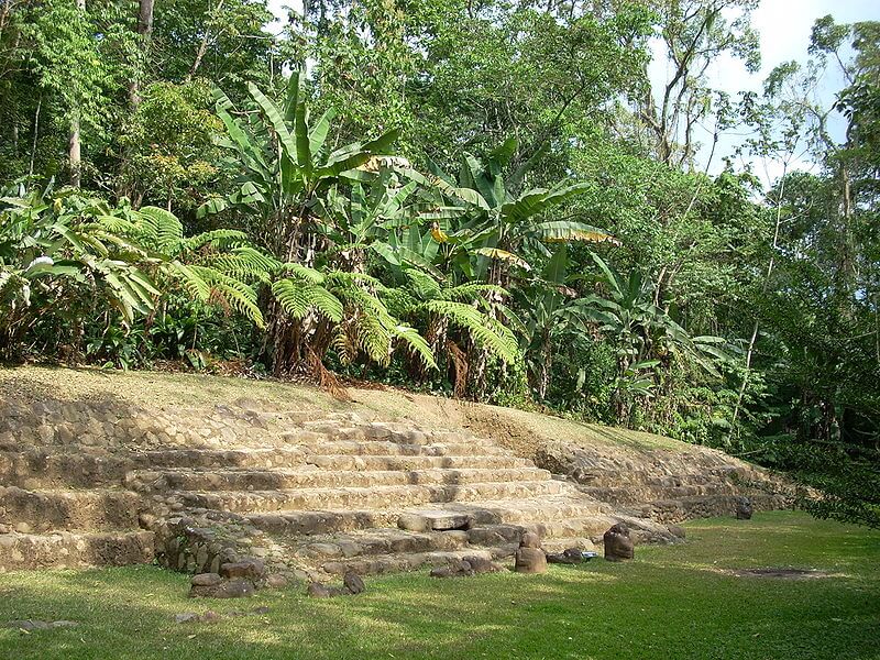 האתר הארכיאולוגי Tak'alik Ab'aj בו נמצאו ממצאים קדומים של שליט שבט המאיה. מתוך ויקיפדיה