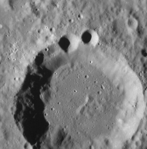 Egg monster crater on planet Hema. Photo: Mercury Messenger spacecraft