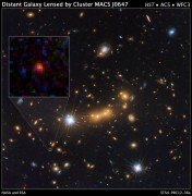 MACS0647-JD - גלקסיה הנחשבת לעתיקה ביותר שנצפתה עד כה (נובמבר 2012). צילום: טלסקופ החלל האבל