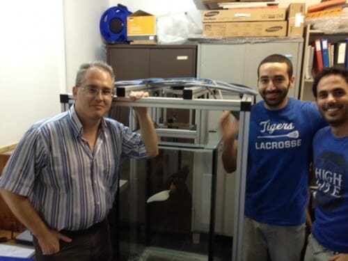 Dr. Yossi Elimelech, an aeronautical engineering researcher from the Technion and his staff. Photo: Itai Nebo