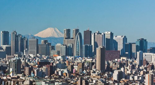 רובע שינג'וקו, המהווה אחד מ- 23 רובעים בטוקיו. טוקיו רבתי מכילה 35 מיליון בני-אדם ומתפקדת כמגה-עיר. מספר המגה-ערים בעולם יגדל עד שנת 2030, ושישים אחוזים מהאוכלוסיה האנושית יחיו בערים. מתוך ויקיפדיה