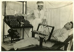 טיפול בשוק חשמלי בתקופת מלחמת העולם הראשונה. מתוך ויקיפדיה