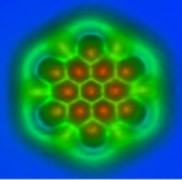 אטומים מסודרים בתוך מולקולה. צילום: מעבדות המחקר של יבמ בציריך, 2013