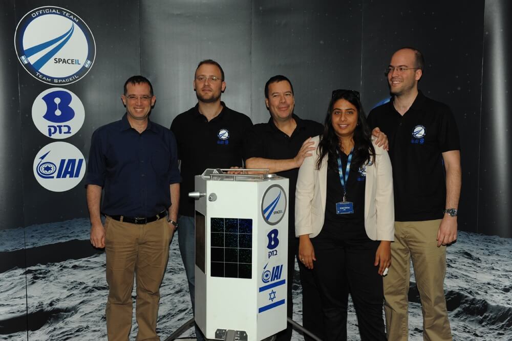 SpaceIL team members: Kafir Demari, Yonatan Weintraub, Sandy Hefetz and Chairman Yanki Margalit, together with Bezeq Deputy CEO Ran Goraon