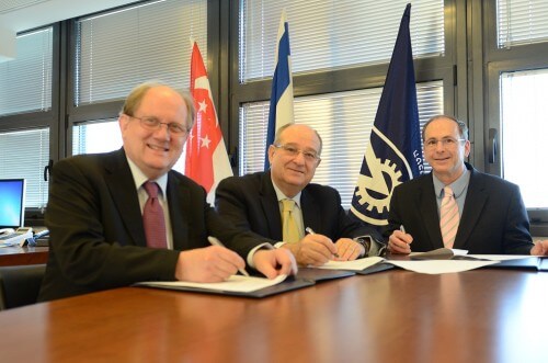 חותמים על ההסכם (מימין לשמאל): פרופסור עודד שמואלי, המשנה לנשיא הטכניון למחקר, פרופסור פרץ לביא, נשיא הטכניון ופרופסור ברטיל אנדרסון, נשיא NTU. צילום: דוברות הטכניון