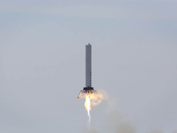 החגב של SpaceX במהלך טיסתו ב-7 במארס. צילום: SpaceX