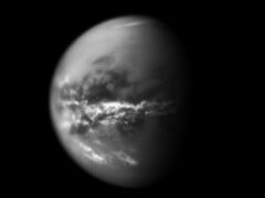 ענני גשם על טיטאן. צילום: החללית קאסיני של נאס"א