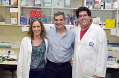 ד"ר רז סומך, מנהל מחלקת ילדים ב' צפון בבית החולים אדמונד ולילי ספרא לילדים ואנשי הצוות שזיהו גן הגורם לירידה במערכת החיסון. צילום יח"צ ביה"ח שיבא