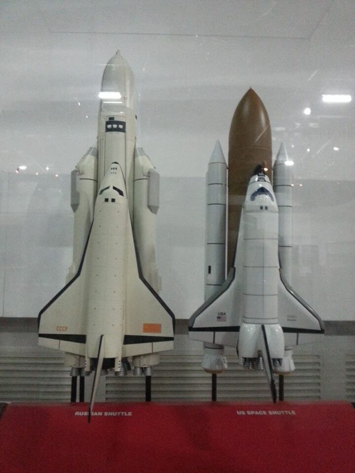 نماذج المكوكات التي سيتم عرضها في معرض SpaceManua في Hangar 11 في ميناء تل أبيب.تصوير: طال انبار