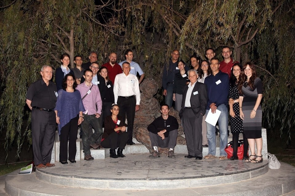 תמונה קבוצתית של חברי האקדמיה הצעירה למדעים, מחזור 2013. צילום יח"צ