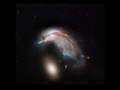 arp 142 - צמד גלקסיות העומדות להתנגש. צילום: טלסקופ החלל האבל של נאס"א
