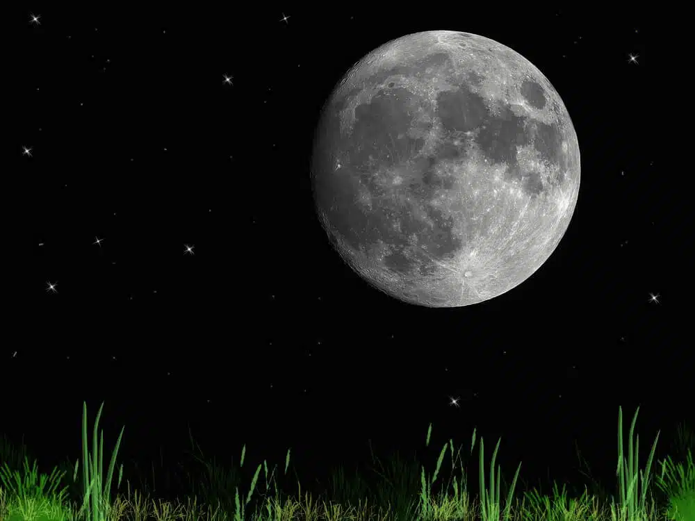 ירח מלא בלילה בהיר במיוחד. צילום shutterstock