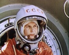 הקוסמונאוטית הסובייטית ולנטינה טרשקובה, האישה הראשונה ששוגרה לחלל בחללית מדגם ווסטוק ב-16 ביוני 1963. צילום: סוכנות החלל הרוסית רוסקסומוס (Roscosmos)