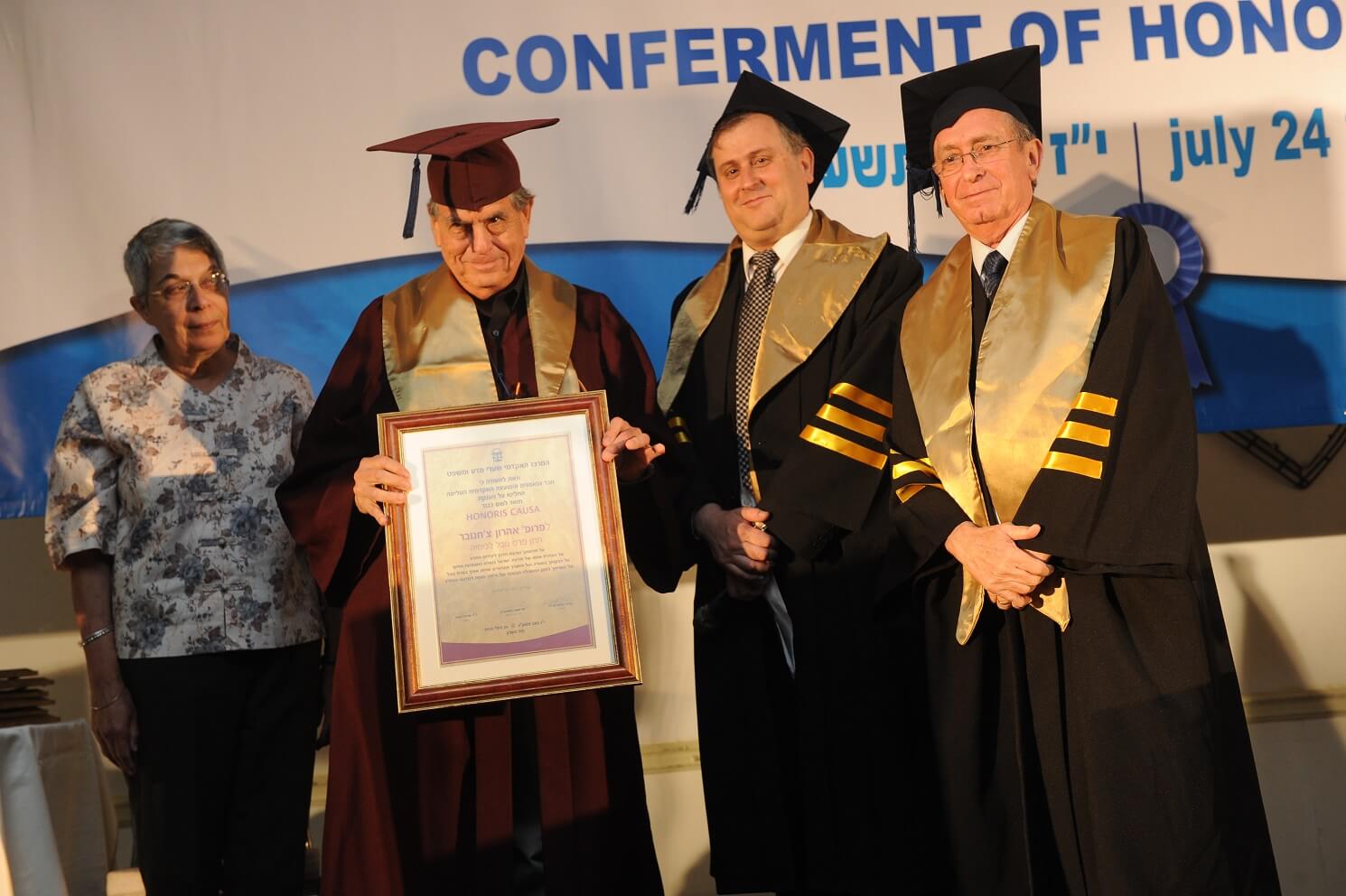Nobel laureate Aharon Chahanover, president of the Gates of Law Prof. Binyamin Shredani and dean of the law school of the Gates of Law Dr. Aviad HaCohen at the conferment of honorary degrees, July 2013. Photo: Tamir Bergig