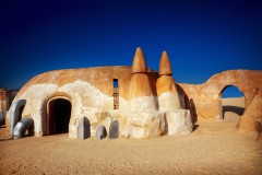 סט הצילומים של העיר 'מוס אספה' בכוכב הלכת טאטואין - הממוקמת במדבר סהרה בתוניסיה בימים שלפני כיסויה בדיונת חול. צילום:shutterstock