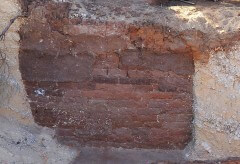 קטע של חומה עתיקה שנחשף בחפירות אשדוד-ים בידי חוקרי אוניברסיטת תל אביב, אוגוסט 2013