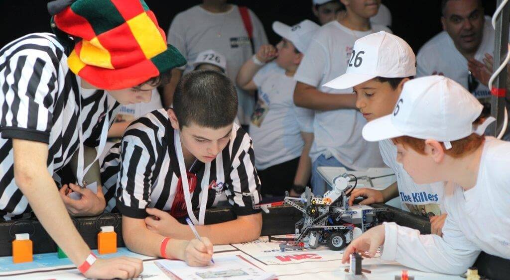 Students in a FIRST activity in Israel (Photo: Avishai Finkelstein, FIRST Israel)