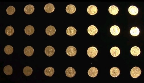 מטבעות זהב מתוך האוצר בן 1,400 השנים שהתגלה בירושלים. צילום: האוניברסיטה העברית