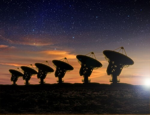 Radio telescopes used to search for alien signals. Illustration: shutterstock