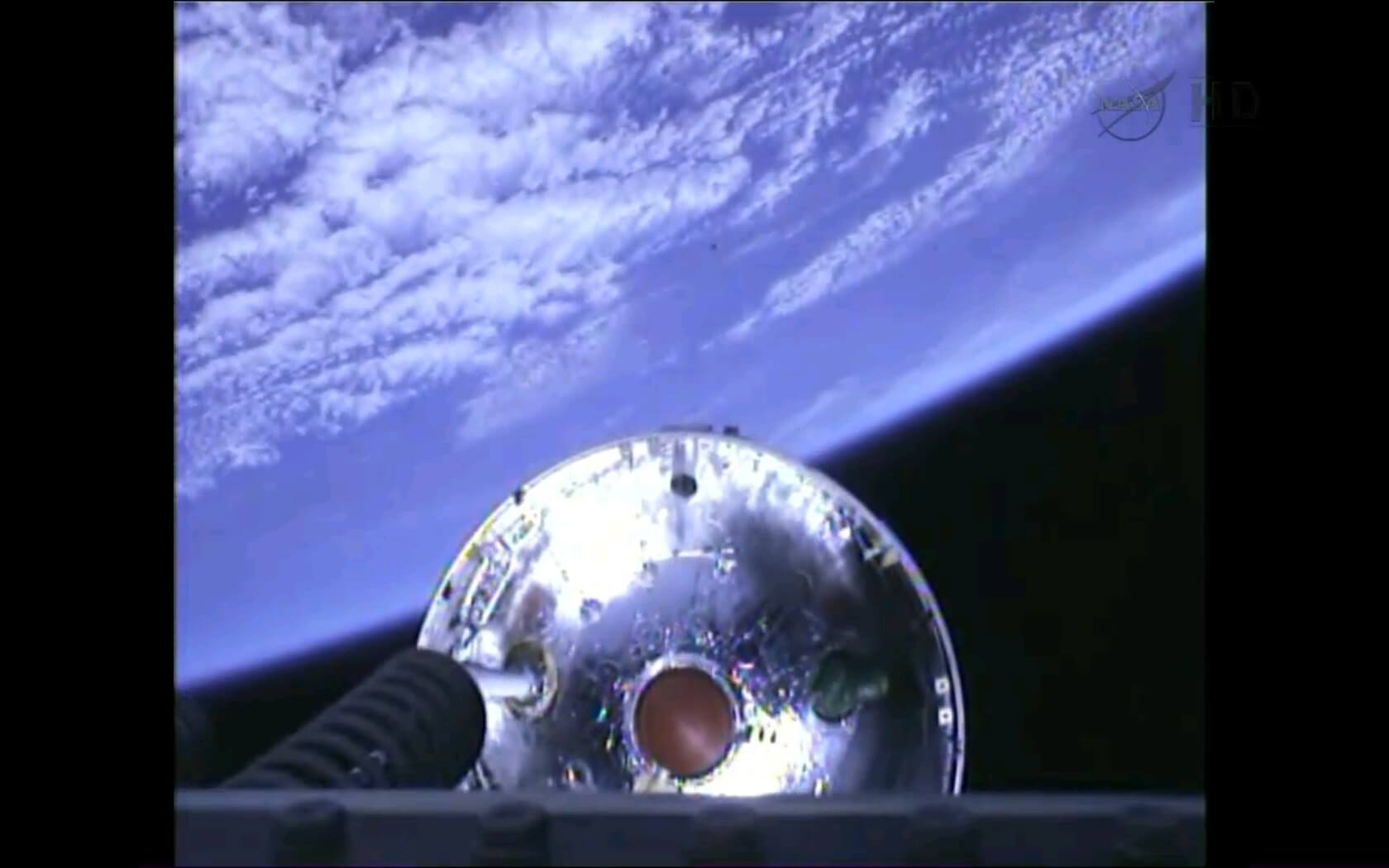הפרדת השלב הראשון של טיל האנתרס הנושא את החללית סיגנוס, 18/3/13. צילום מסך מהטלוויזיה של נאס"א