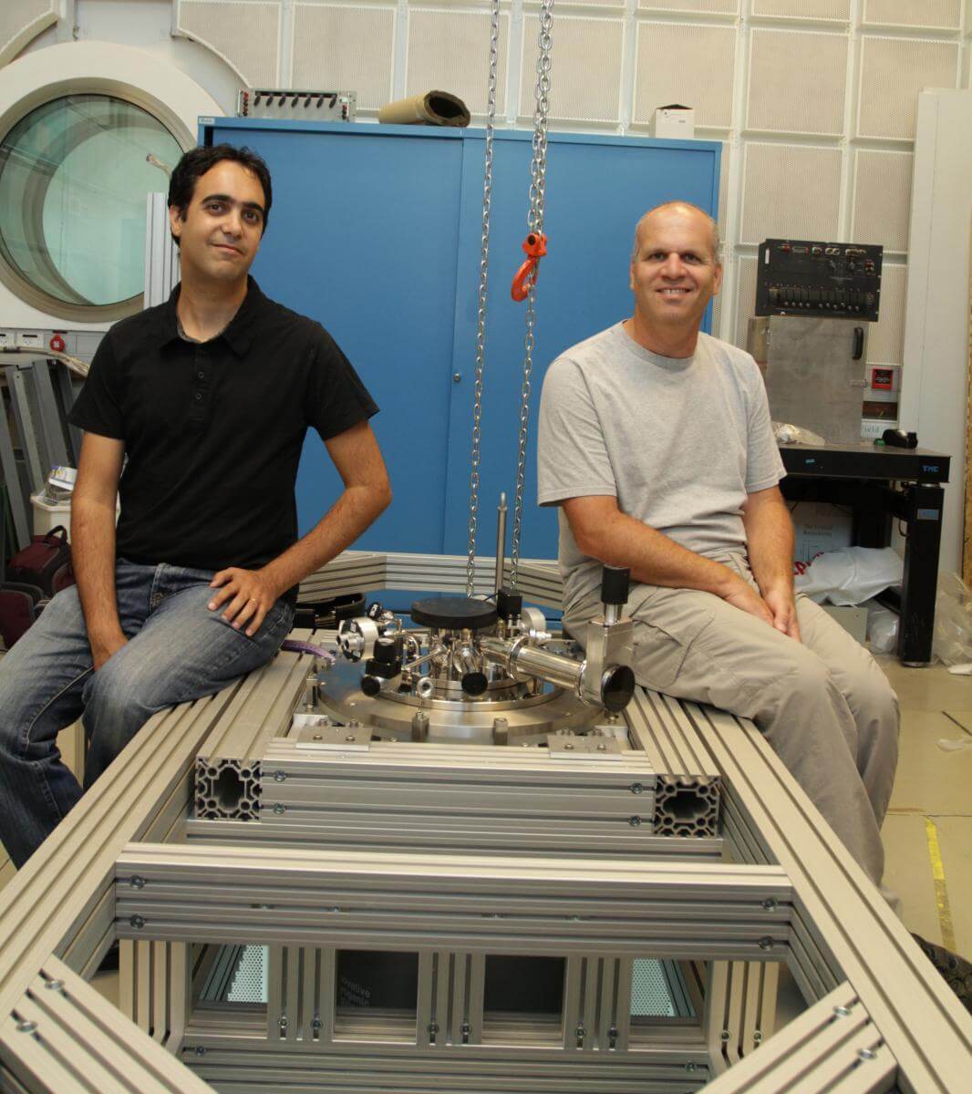 Right: Prof. Dan Shahar and Mouz Ovadia. Conductivity and insulation