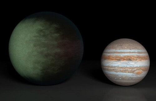 משמאל: קפלר 7b - כוכב הלכת הראשון שהאטמוספירה שלו 'מופתה'. לצידו באותו קנה מידה: צדק, ענק הגזים הגדול ביותר במערכת השמש שלנו