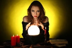 מכשפה (halloween witch). צילום: shutterstock