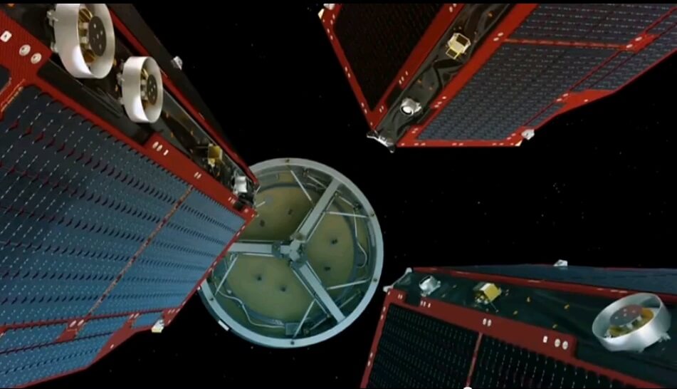 שלוש חלליות SWARM נפרדות מהשלב השלישי של הטיל שנשא אותן. איור: סוכנות החלל האירופית.