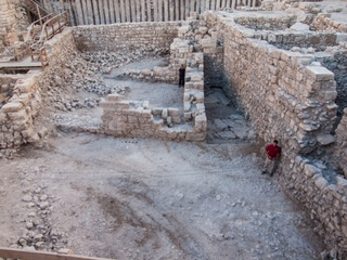 A picture of the remains of the Hasmonean building. Photo: Assaf Peretz, courtesy of the Antiquities Authority