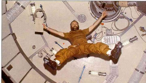 האסטרונאוט ג'רלדו קאר, איש צוות סקיילב 4 בתחנת החלל סקיילב. צילום: נאס א