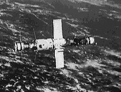 מעבדת החלל סאליוט 6 כשאליה מחוברת חללית סויוז מצד אחד וחללית אספקה מדגם פרוגרס בצד השני. מתוך ויקיפדיה