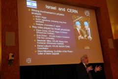 حفل قبول إسرائيل كدولة عضو في المنظمة الأوروبية للأبحاث النووية (CERN) الذي أقيم في جنيف بتاريخ 15/1/1013. الصورة: البروفيسور عيلام جروس، معهد وايزمان الذي شغل منصب رئيس مجموعة بحث هيغز في منشأة أطلس وقت الاكتشاف في عام 2012