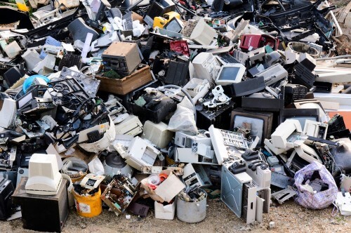 מזבלה של פסולת אלקטרונית. צילום: shutterstock
