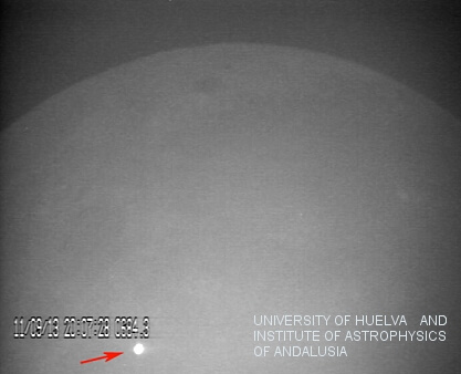 הבהק שנבע מהתרסקות עצם בגודל מכונית על הירח. צילום: חוזה מאדיידו