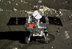הרכב הרובוטי הירחי יוטו, כפי שצולם מהחללית צ'נג' אה 3. צילום: סוכנות החלל הסינית
