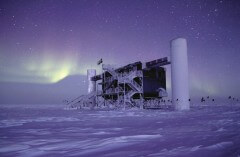 מעבדת אייס-קיוב באנטארקטיקה קרדיט: סוון לידסטרום, קרן המדע הלאומית של ארה"ב