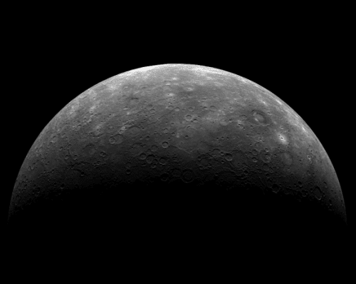 كوكب هيما كما تم تصويره خلال المرور الثالث للمركبة الفضائية ميركوري ماسنجر ضمن المناورات التي أجرتها قبل دخولها مدارها حول الكوكب. الصورة: ناسا