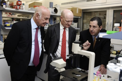 Minister Perry presents to the British Minister of Science some of the research funded by the joint program in the laboratory of the Department of Biological Engineering, the Hebrew University of Jerusalem. (Photographer credit: Yoav Dudkevich)