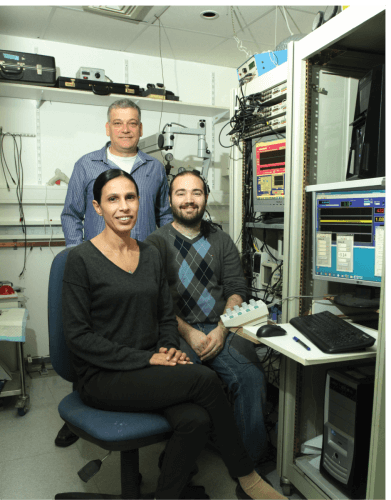 From the right: Boaz Mohar, Prof. Ilan Lampel and Kati Cohen-Kashi. cyclic stimulation. Photo: Weizmann Institute