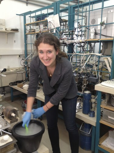 Brigitte Alex examines samples in the D-REAMS laboratory at the Weizmann Institute headed by Dr. Elisabetta Burato.