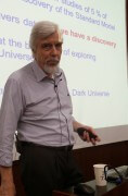 מנכ"ל CERN, ד"ר רולף הוייר, בהרצאה באוניברסיטת ת"א, 10/4/14. צילום: אבי בליזובסקי