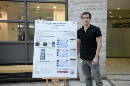 يعرض روي تشاي المشروع في يوم البحث في كلية علوم الحاسوب في التخنيون. تصوير: خدمات تصوير شيتزو، وكالات التخنيون