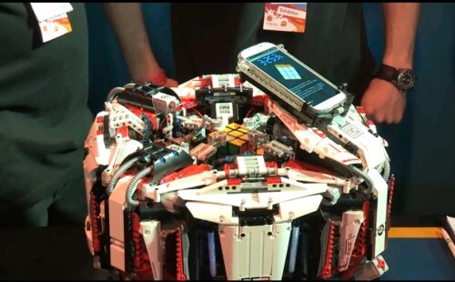הרובוט  Cubestormer 3  פותר את הקוביה ההונגרית בשתי שניות. צילום: ARM