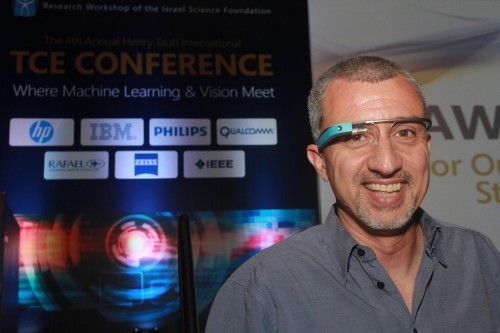 Prof. Fayman Milnefar with Google glasses at the TCE conference held at the Technion. Photo: Yossi Sharam, Technion Spokesperson